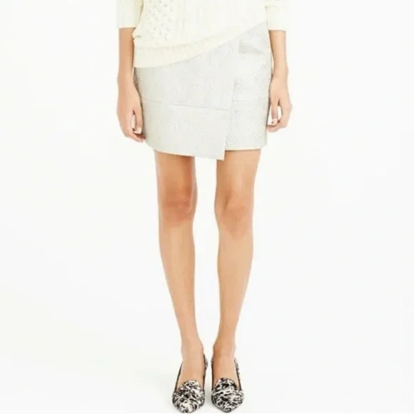 J. Crew - "Origami" Champagne Matelasse
Pattern Wrap Mini Skirt Women's - Size 2 - Picture 4 of 9